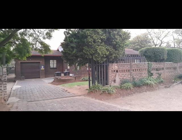 3 BEDROOM HOUSE FOR SALE IN BIRCHLEIGH NORTH